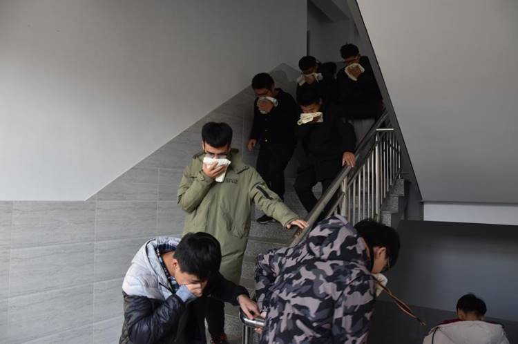 说明: https://www.sdjzu.edu.cn/__local/D/0D/32/7A60B79E661F59473FD1EE8F61B_80A7E837_E37F.jpg