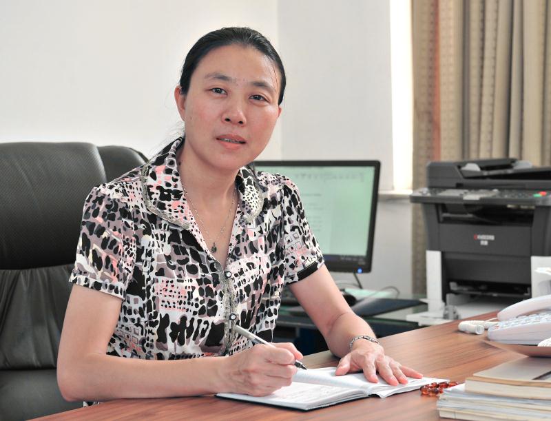 党委书记朱丽华