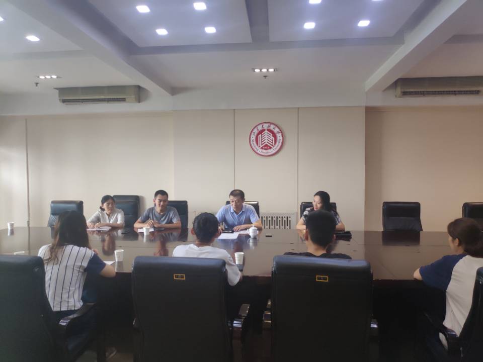 副校长杨赟与联系学生开展座谈交流活动