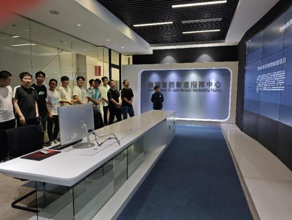 /Users/zgj/Desktop/照片素材/杰瑞参观.jpg杰瑞参观